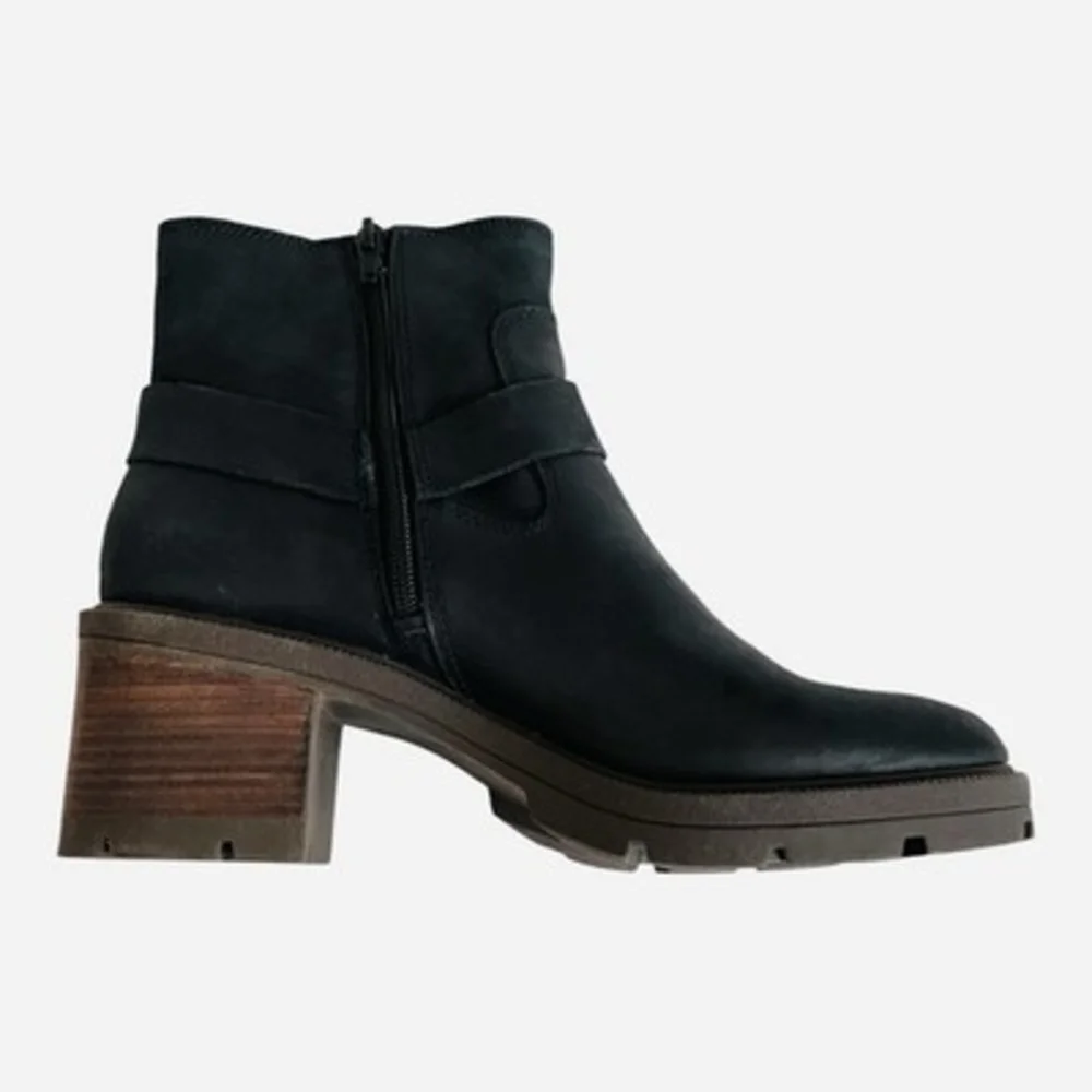 Lucky Brand Slyvin Black Leather Harness Ankle Boot Lug Sole Women's Size 9M NIB